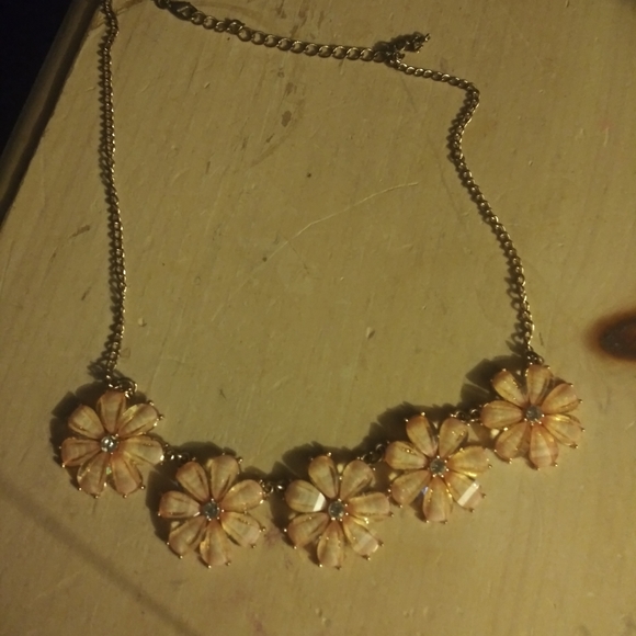 Neckales - Picture 1 of 2